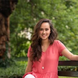 Meet your Posher, Claudia